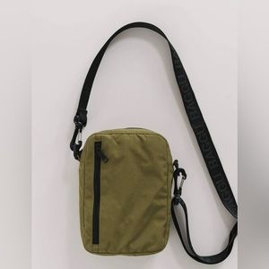 BAGGU Sport Crossbody Bag in Moss